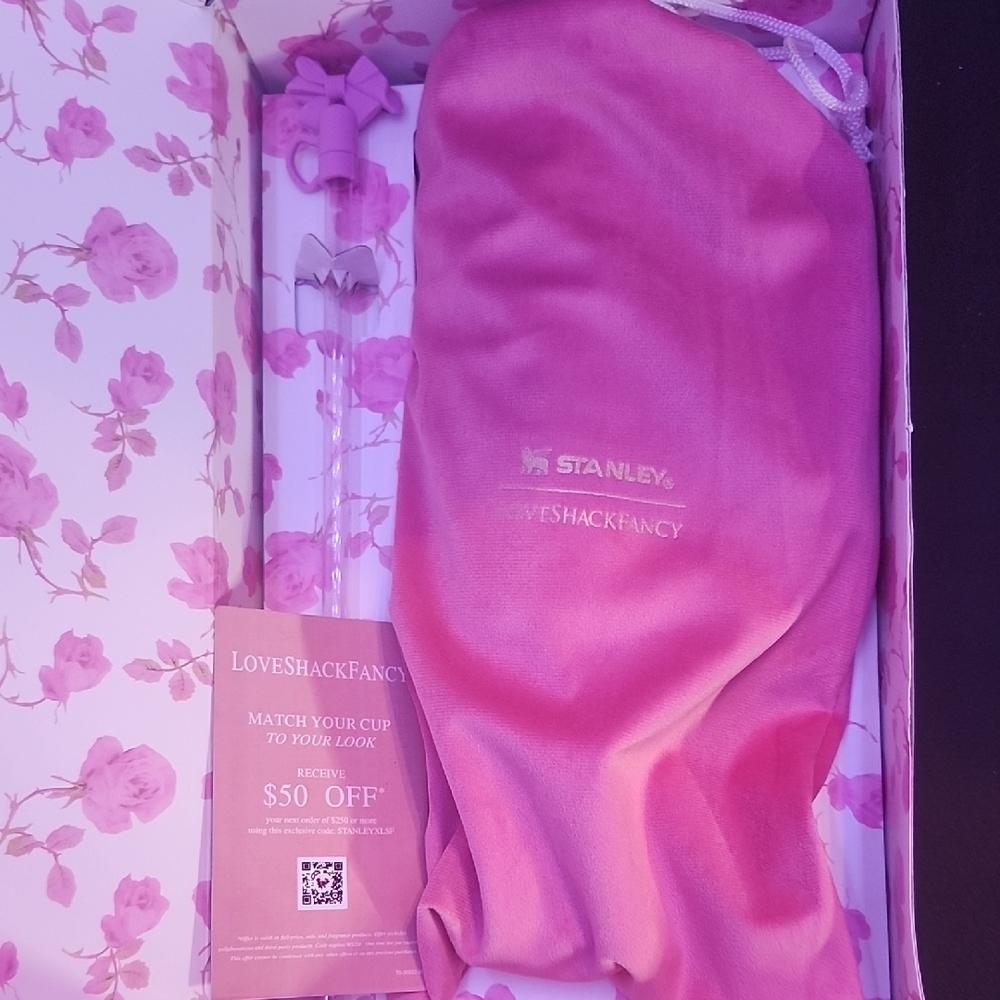 Stanley LoveShackFancy Pink Rose 40oz Tumbler - Picture 6 of 7